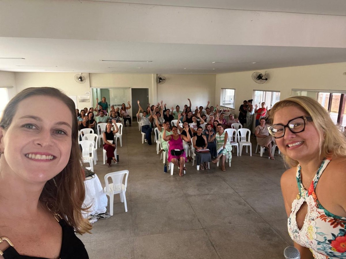 Auditório lotado na capacitação da rede municipal de Moema.